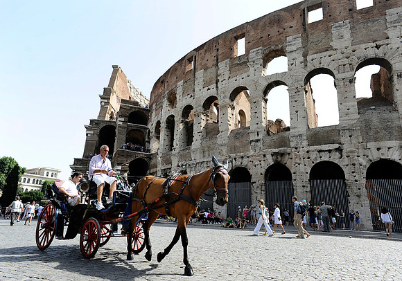 Horse-drawn carriage in front of the Colosseum in Rome, Italy.July 1, 2012